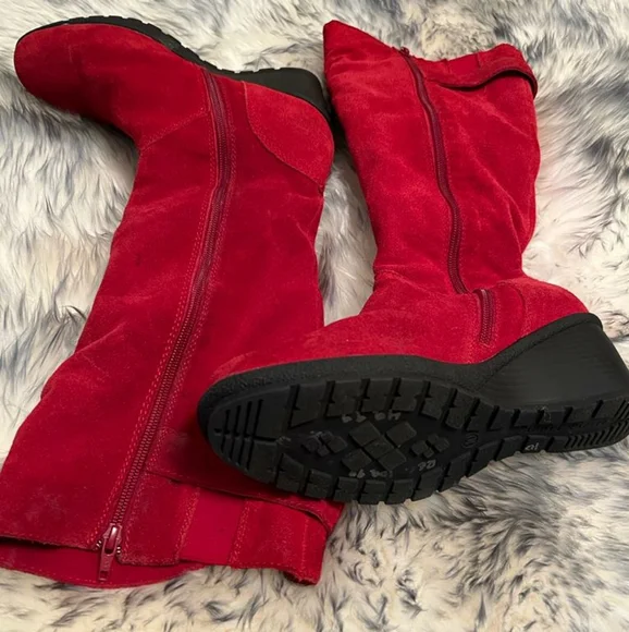 Red Suede boots - Picture 1 of 2